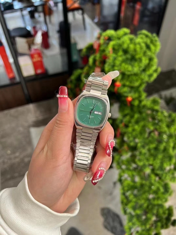 オメガ時計側面デザイン